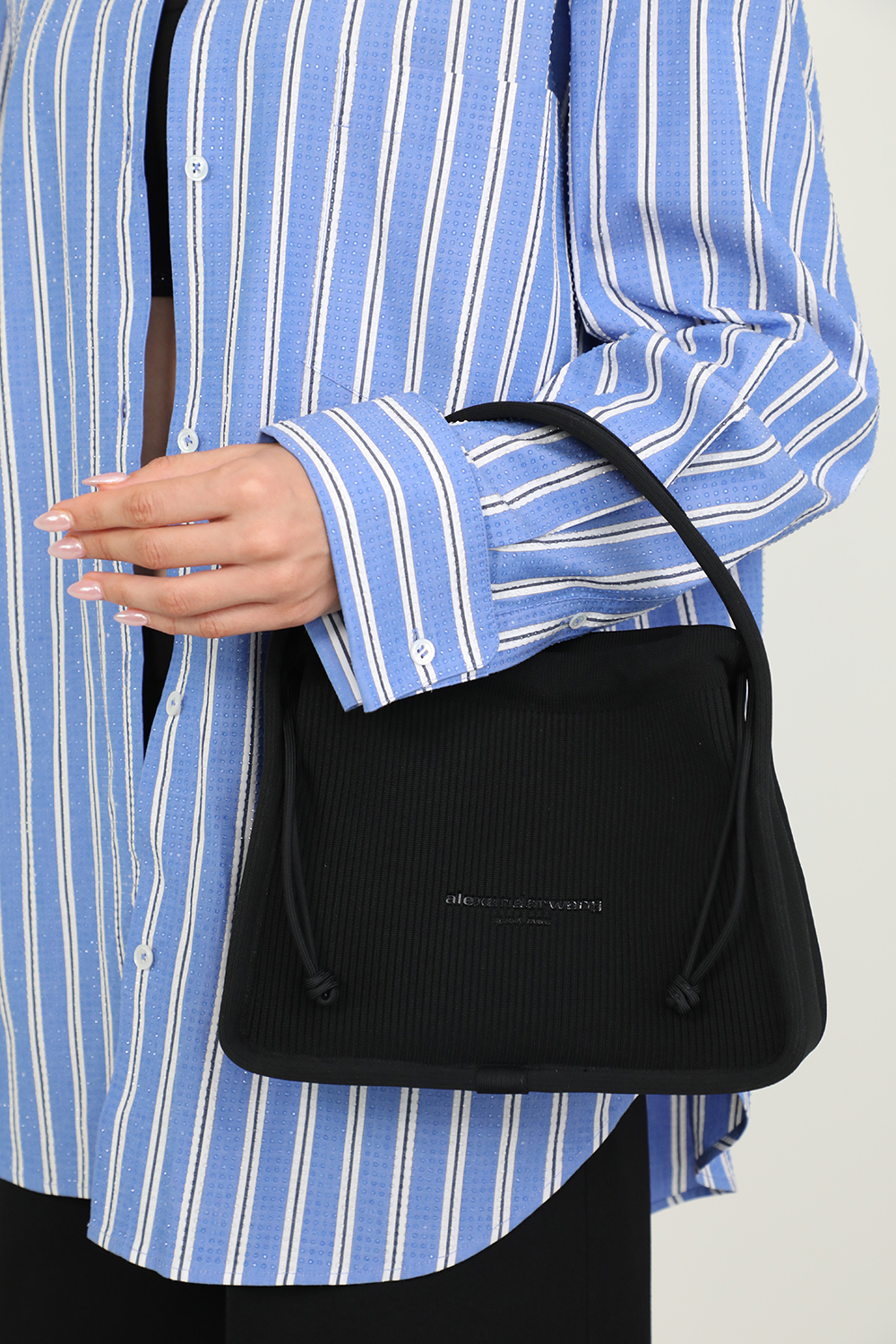 תמונת כל הלוק של תיק כתף רייאן